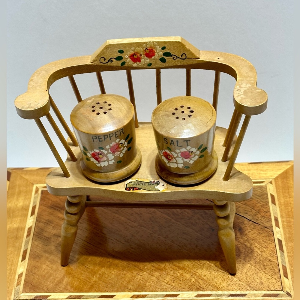 Vintage Wooden Handpainted Salt and Pepper Shaker Japan - Picture 5 of 8